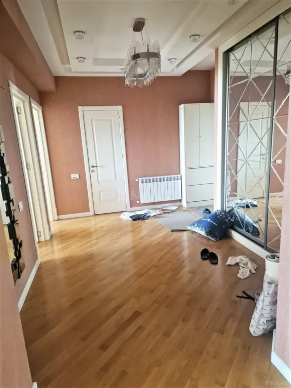 Kirayə verilir 3 otaqlı mənzil 130 m²