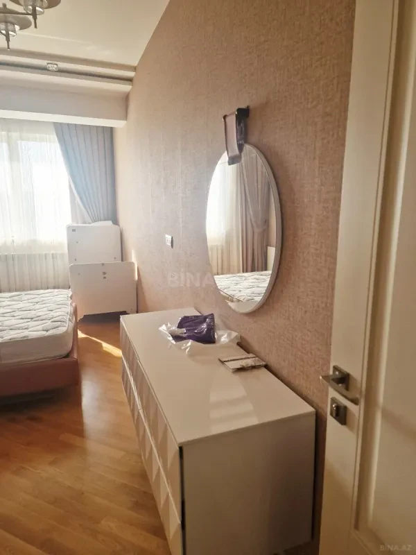 Kirayə verilir 3 otaqlı mənzil 130 m²