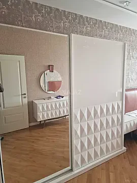 Kirayə verilir 3 otaqlı mənzil 130 m²