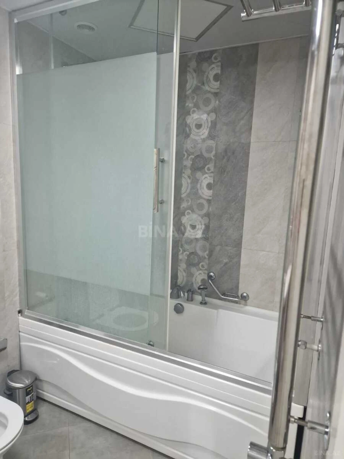 Kirayə verilir 3 otaqlı mənzil 130 m²