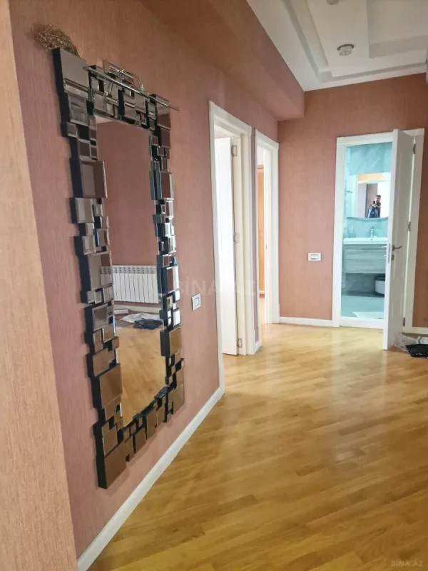 Kirayə verilir 3 otaqlı mənzil 130 m²