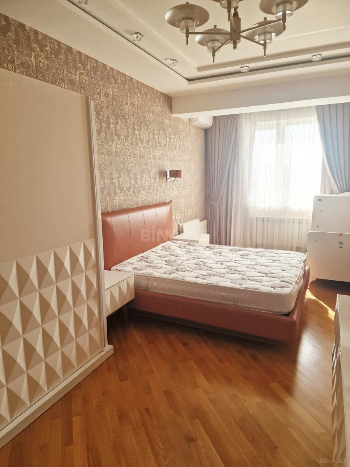Kirayə verilir 3 otaqlı mənzil 130 m²