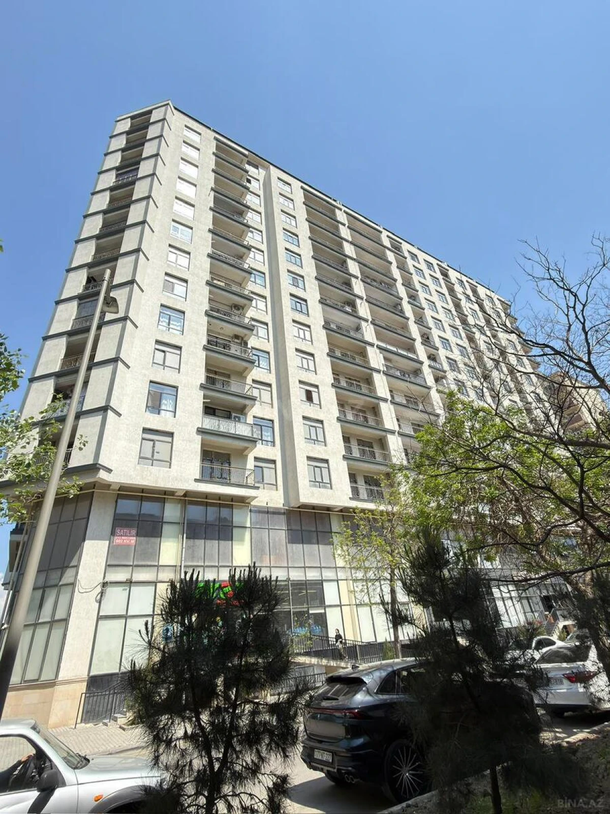Satılır 4 otaqlı mənzil 196 m²