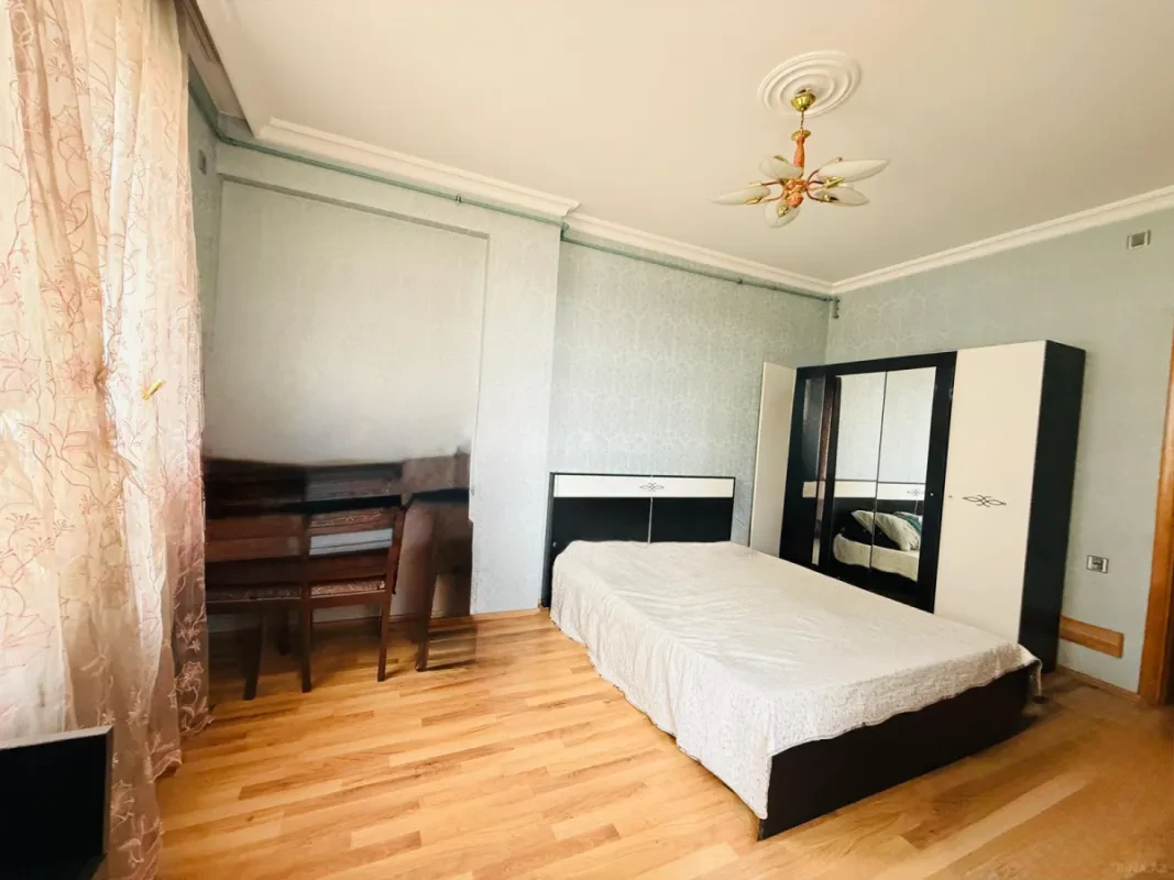 Satılır 2 otaqlı mənzil 75 m²