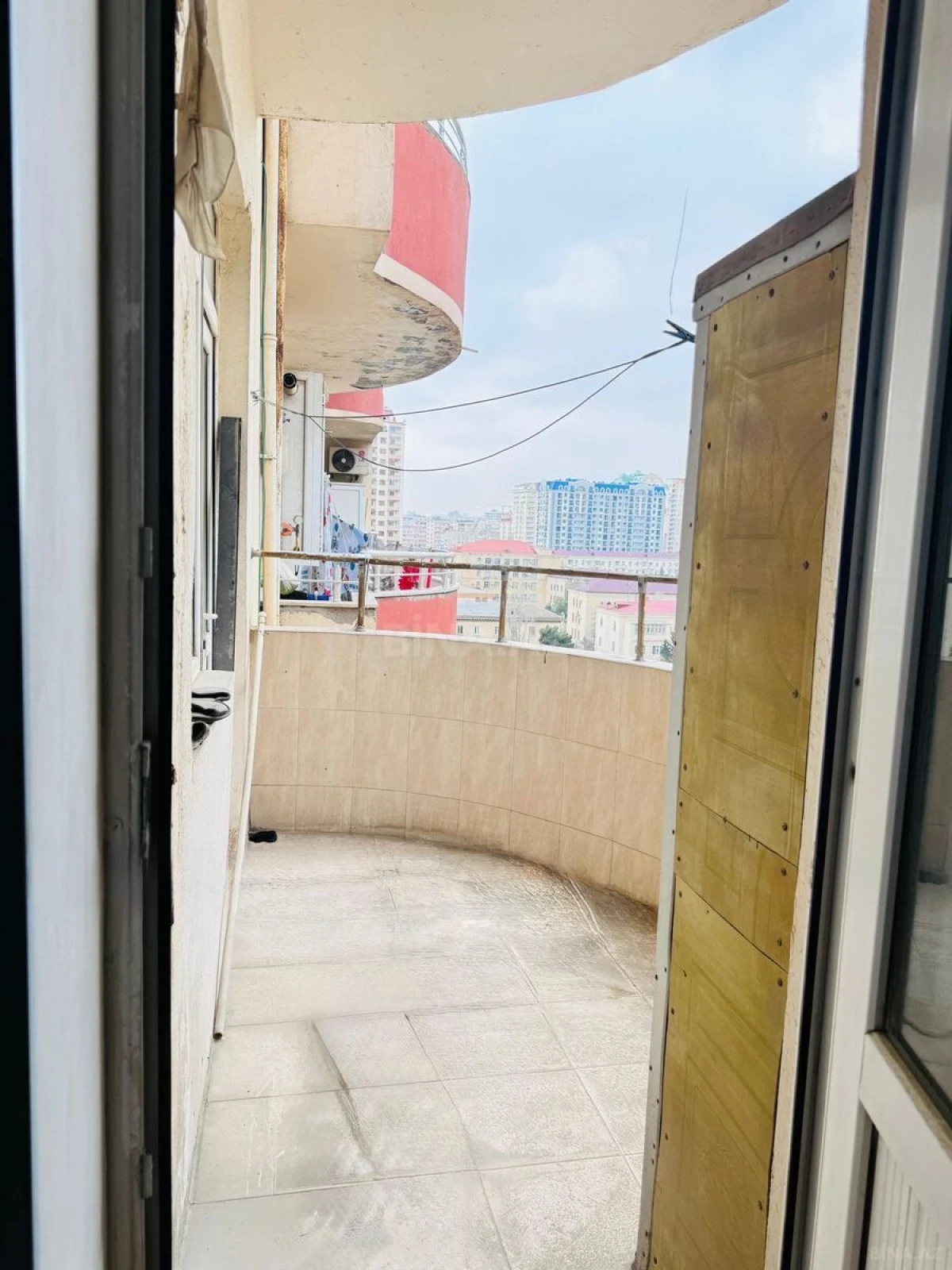 Satılır 2 otaqlı mənzil 75 m²