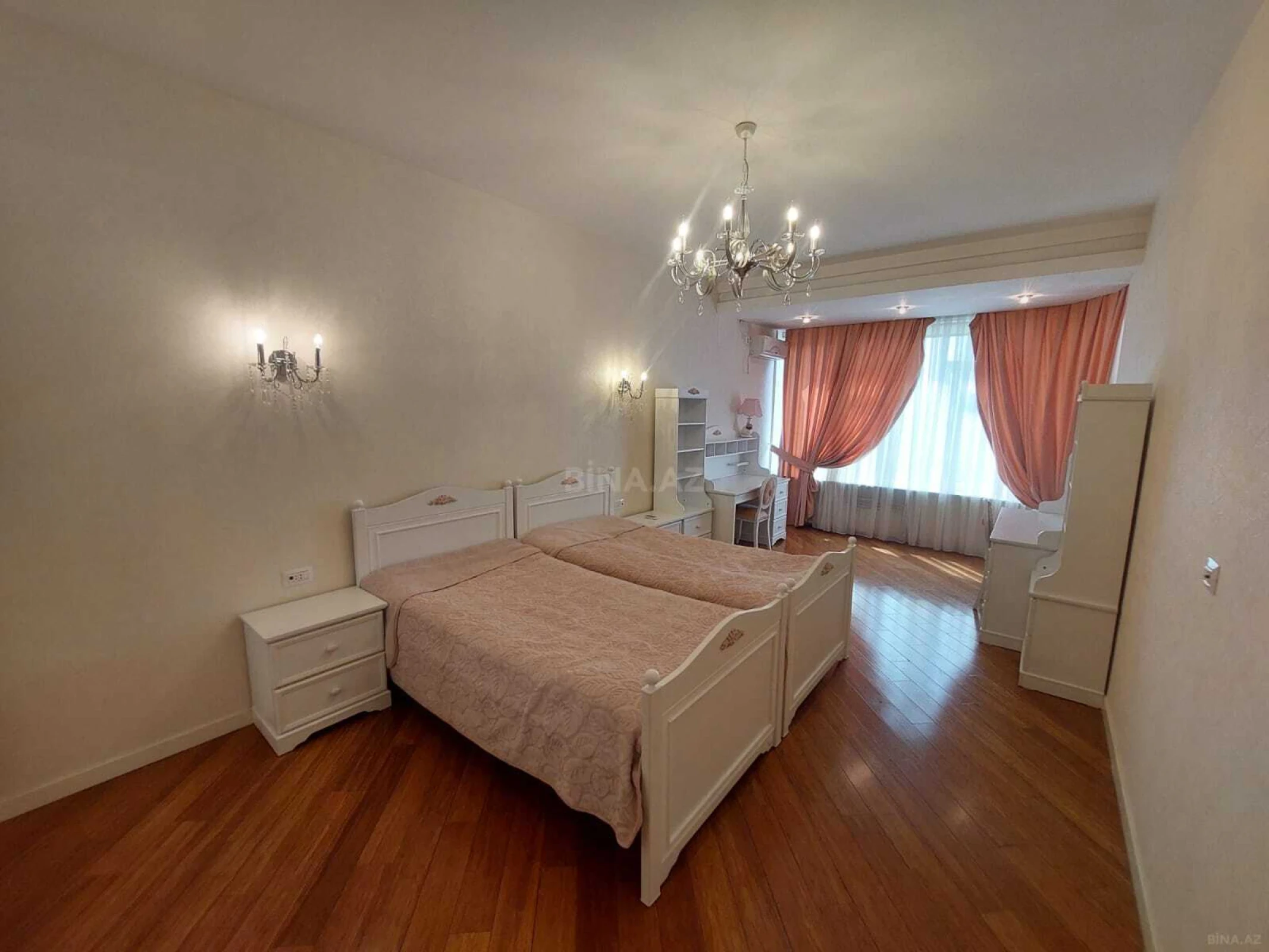 Kirayə verilir 3 otaqlı mənzil 150 m²