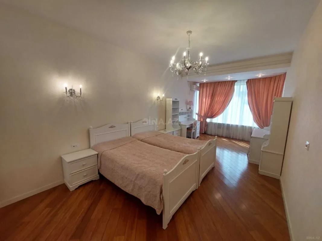 Kirayə verilir 3 otaqlı mənzil 150 m²