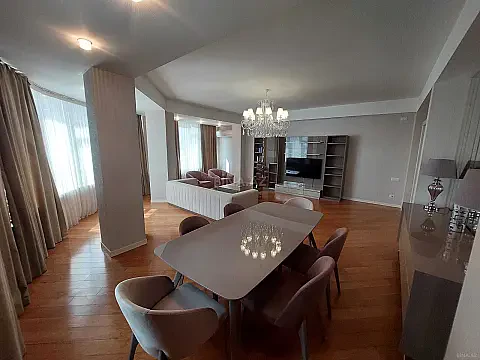 Kirayə verilir 3 otaqlı mənzil 150 m²