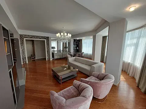 Kirayə verilir 3 otaqlı mənzil 150 m²