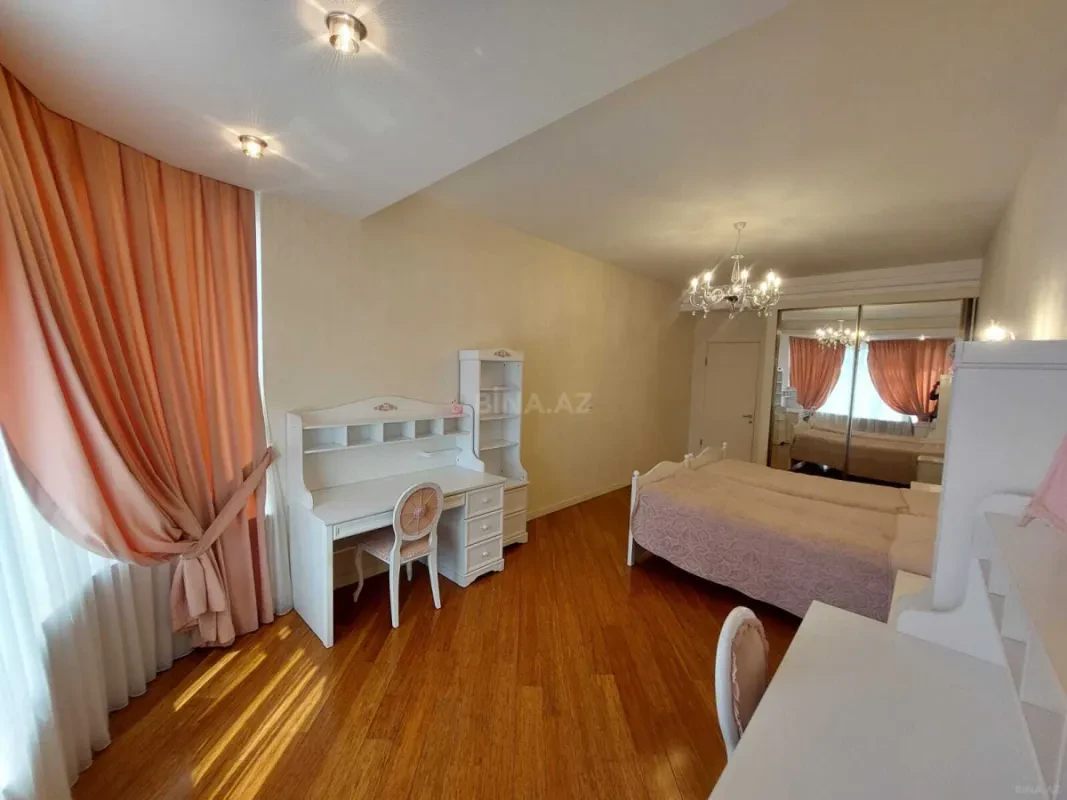 Kirayə verilir 3 otaqlı mənzil 150 m²
