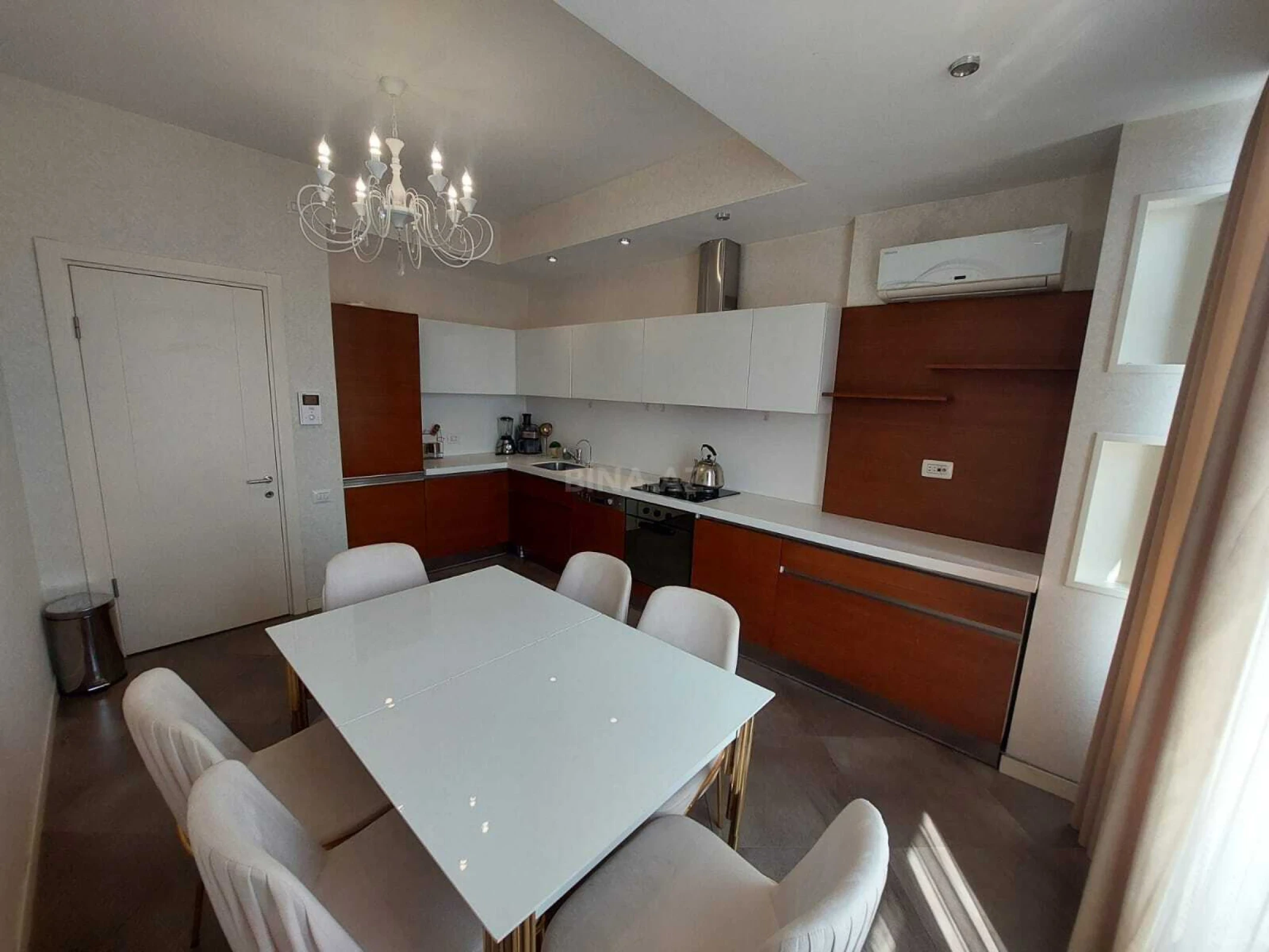 Kirayə verilir 3 otaqlı mənzil 150 m²
