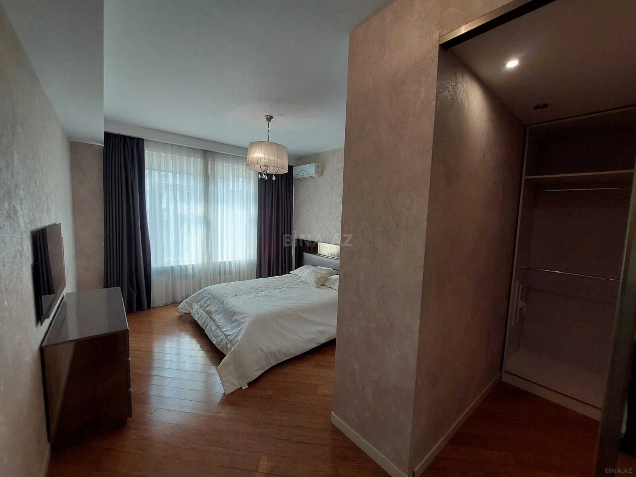 Kirayə verilir 3 otaqlı mənzil 150 m²