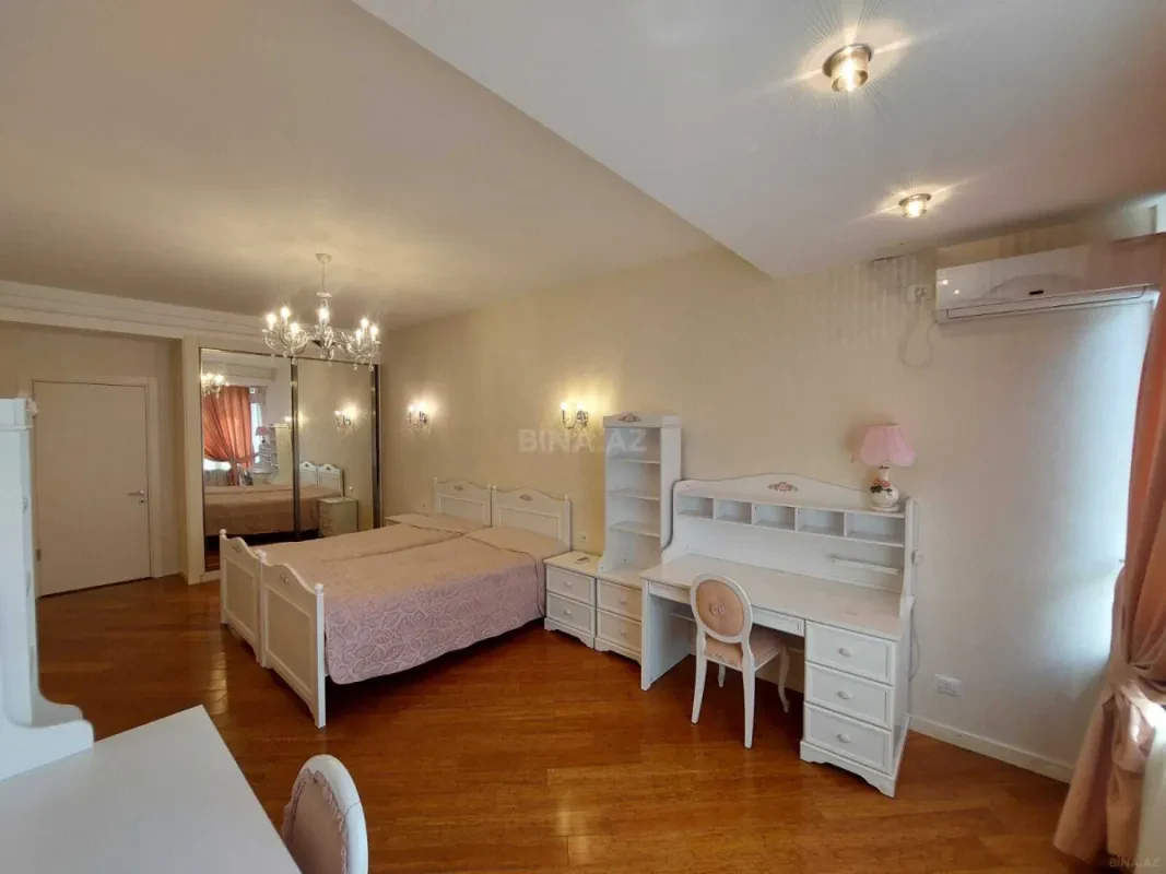 Kirayə verilir 3 otaqlı mənzil 150 m²