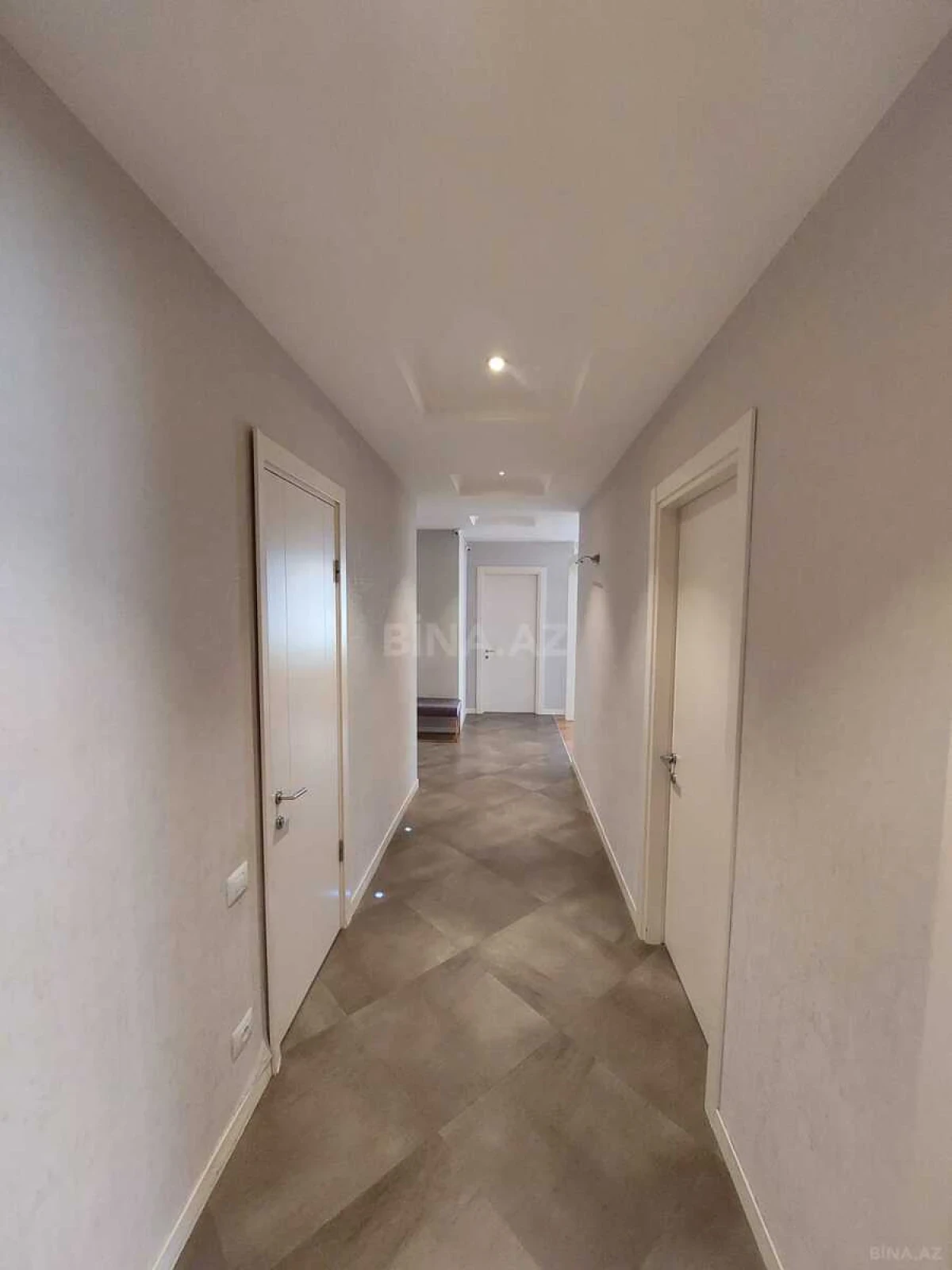 Kirayə verilir 3 otaqlı mənzil 150 m²