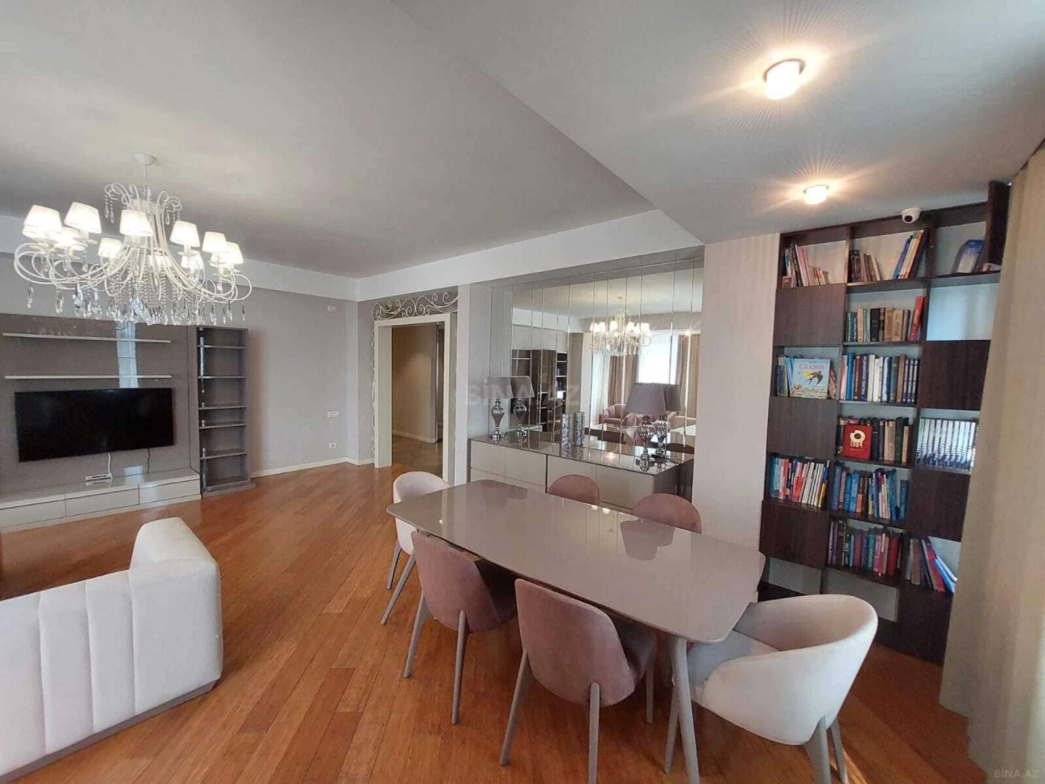 Kirayə verilir 3 otaqlı mənzil 150 m²