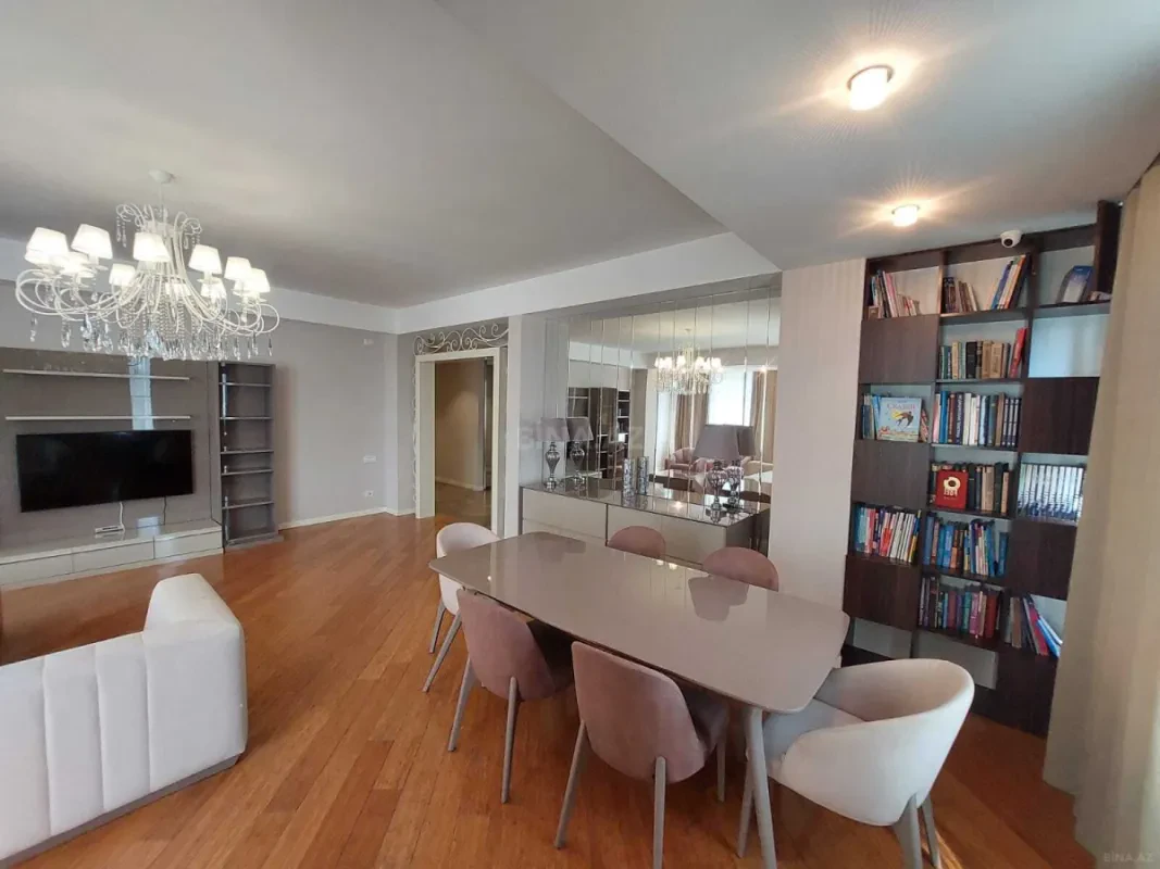 Kirayə verilir 3 otaqlı mənzil 150 m²