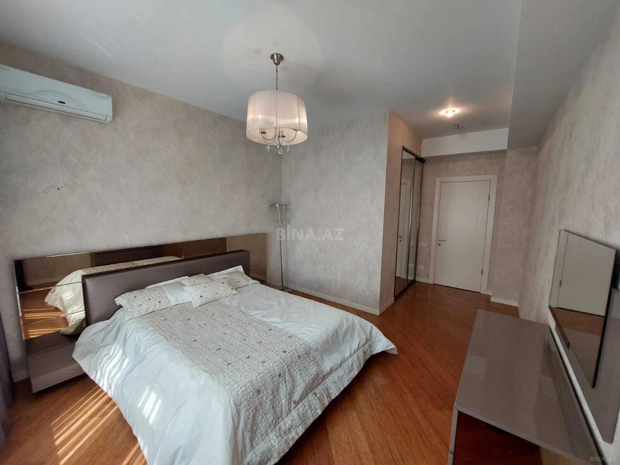 Kirayə verilir 3 otaqlı mənzil 150 m²