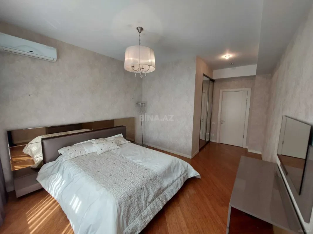 Kirayə verilir 3 otaqlı mənzil 150 m²