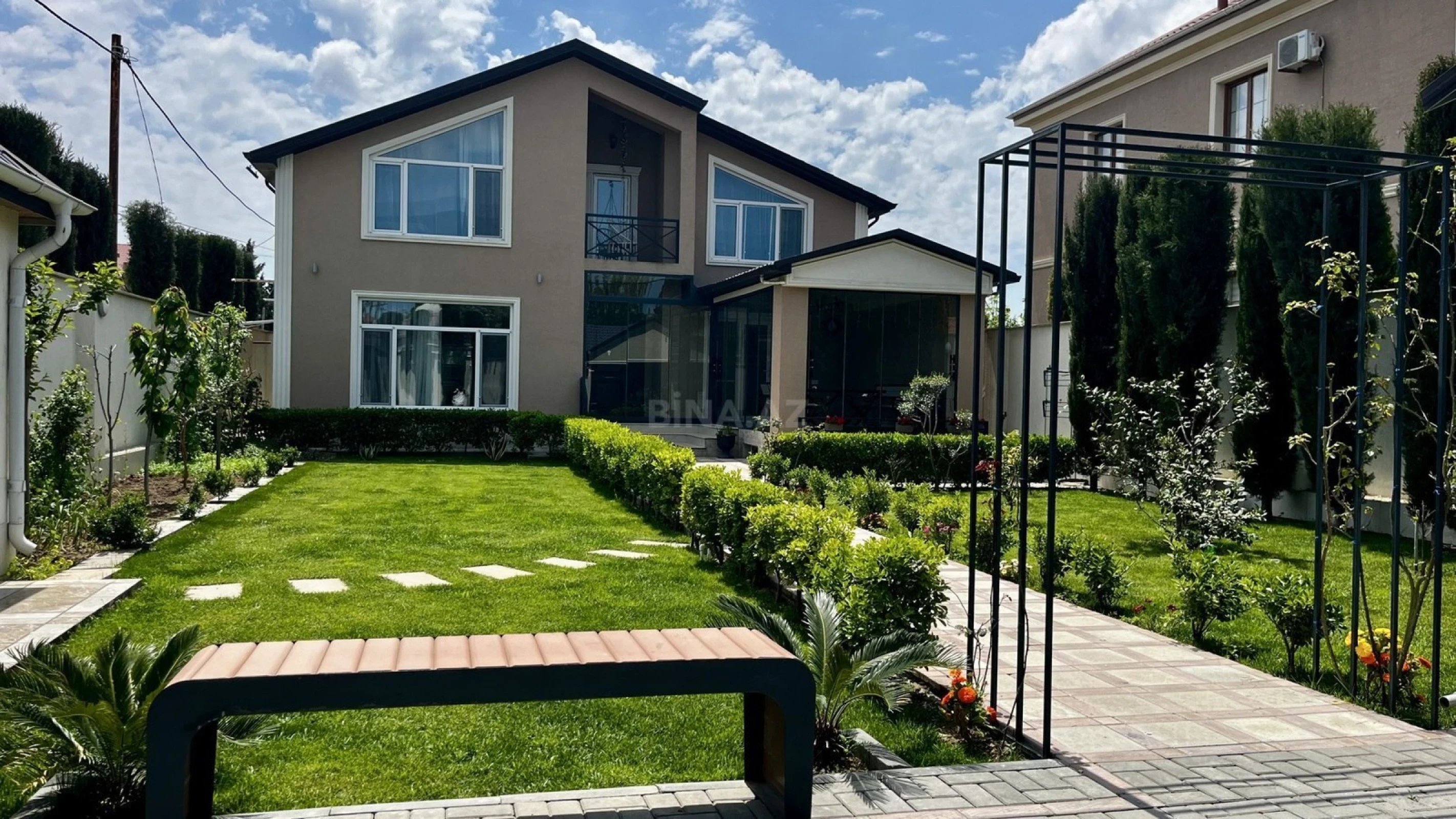 Satılır 7 otaqlı həyət evi 230 m²