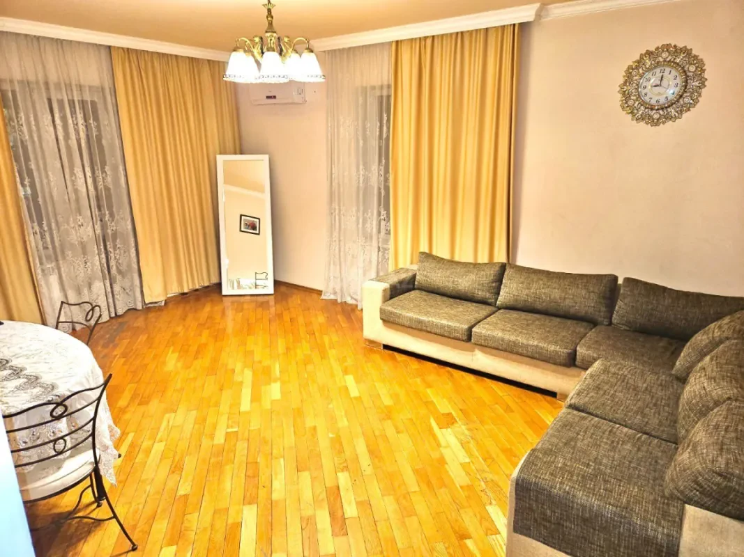 Kirayə verilir 2 otaqlı mənzil 90 m²