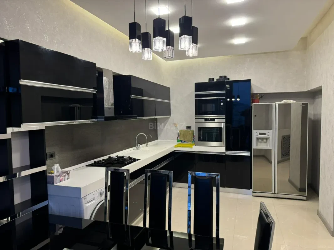 Kirayə verilir 2 otaqlı mənzil 110 m²