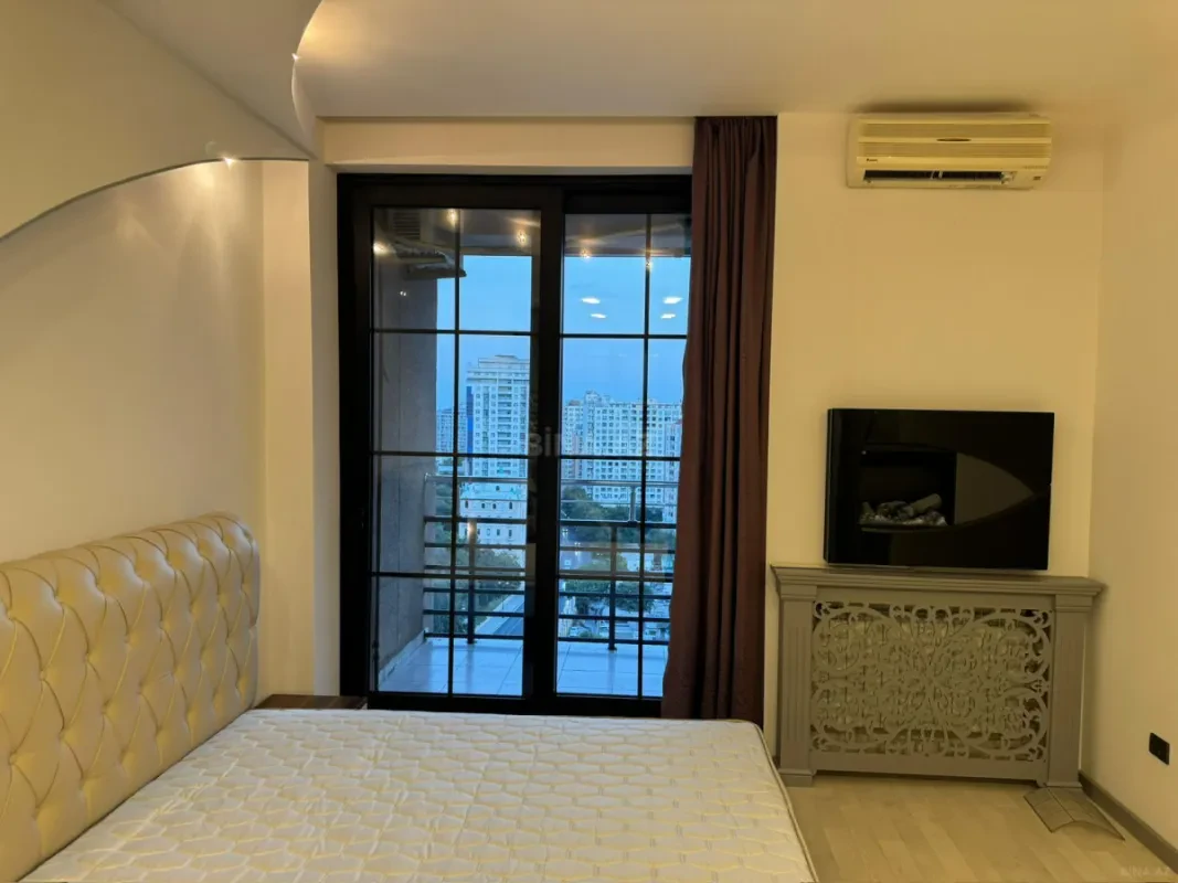 Kirayə verilir 2 otaqlı mənzil 110 m²
