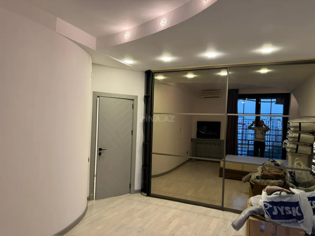 Kirayə verilir 2 otaqlı mənzil 110 m²