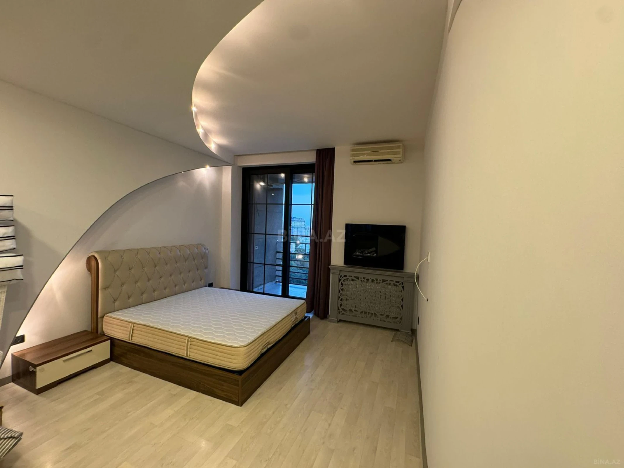Kirayə verilir 2 otaqlı mənzil 110 m²