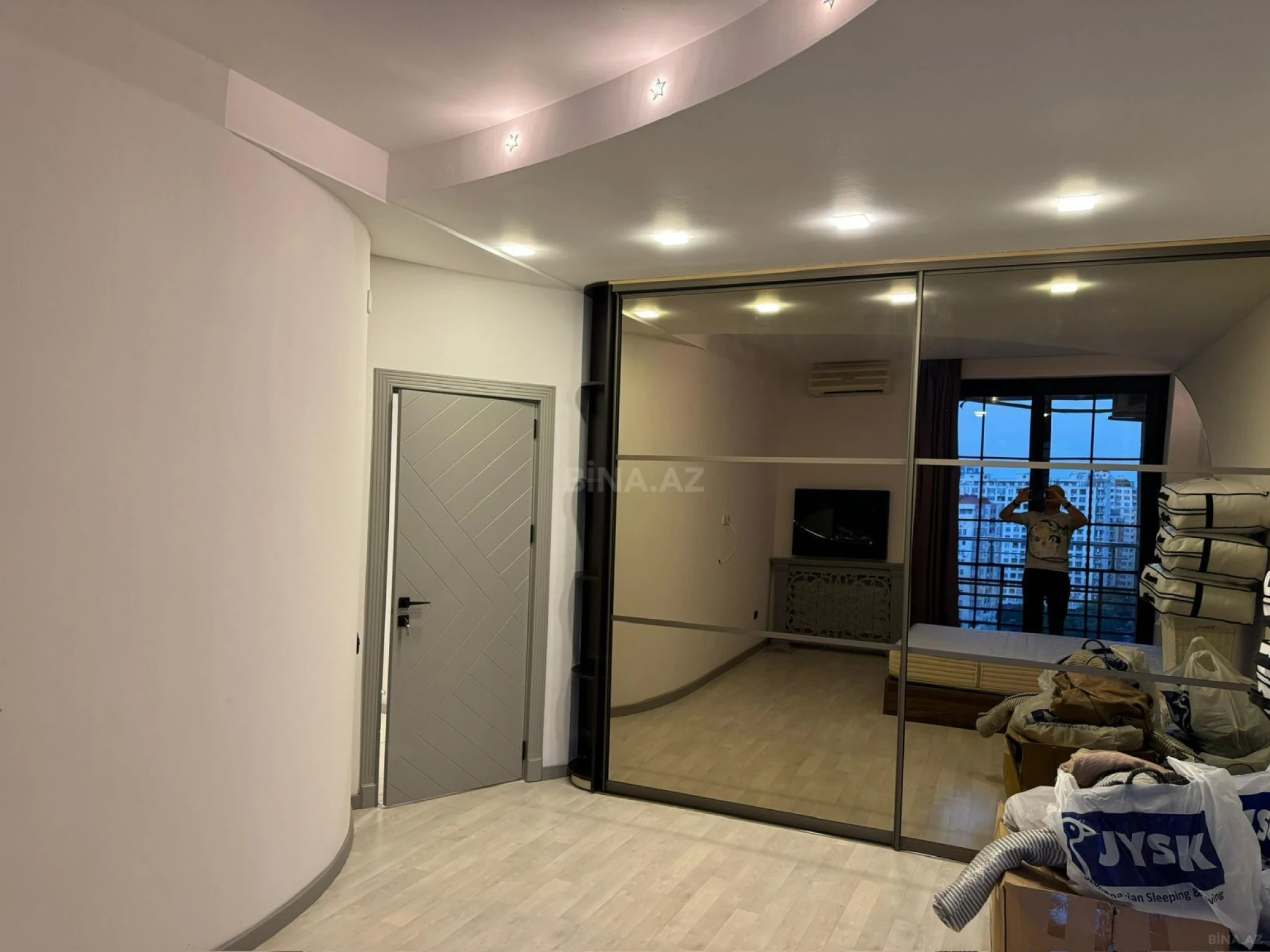 Kirayə verilir 2 otaqlı mənzil 110 m²