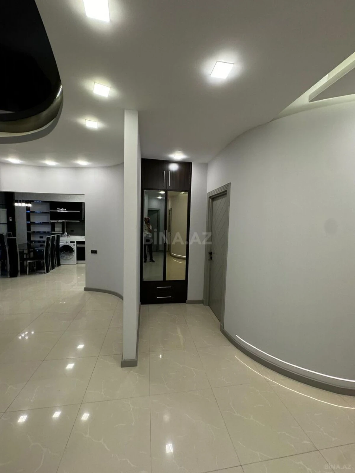 Kirayə verilir 2 otaqlı mənzil 110 m²