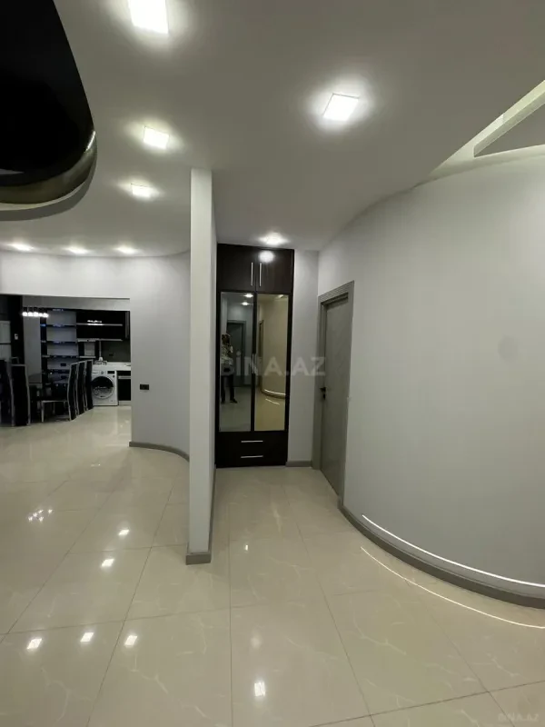 Kirayə verilir 2 otaqlı mənzil 110 m²