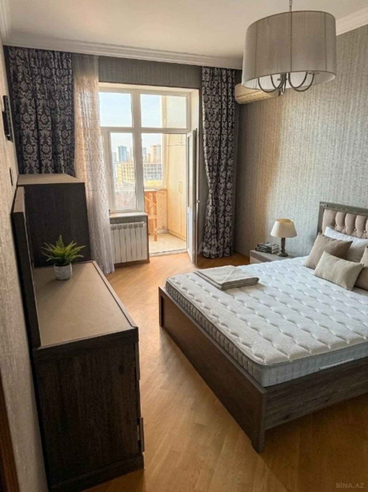 Satılır 4 otaqlı mənzil 169 m²
