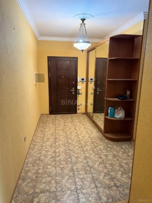 Satılır 4 otaqlı mənzil 169 m²