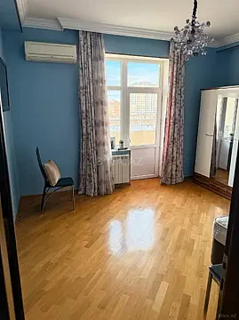 Satılır 4 otaqlı mənzil 169 m²