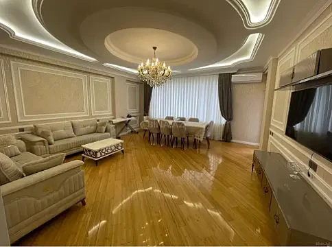 Satılır 3 otaqlı mənzil 130 m² — Bakı 3 otaq 130.00 m²