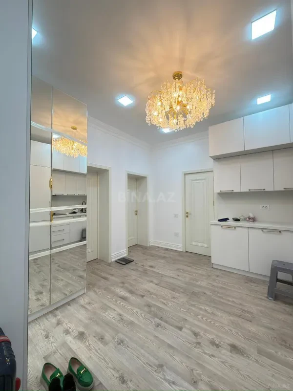 Satılır 2 otaqlı mənzil 75 m²