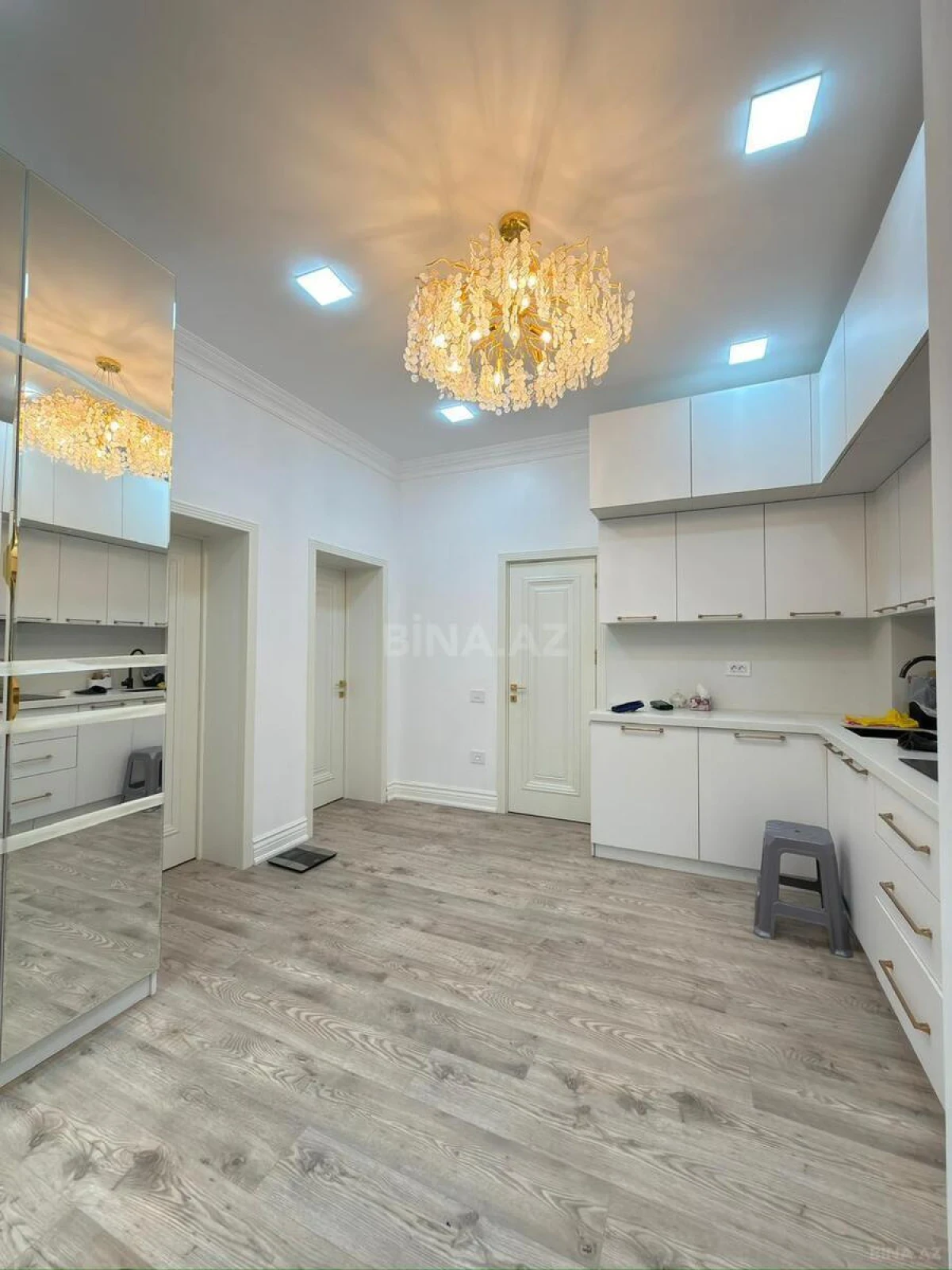 Satılır 2 otaqlı mənzil 75 m²