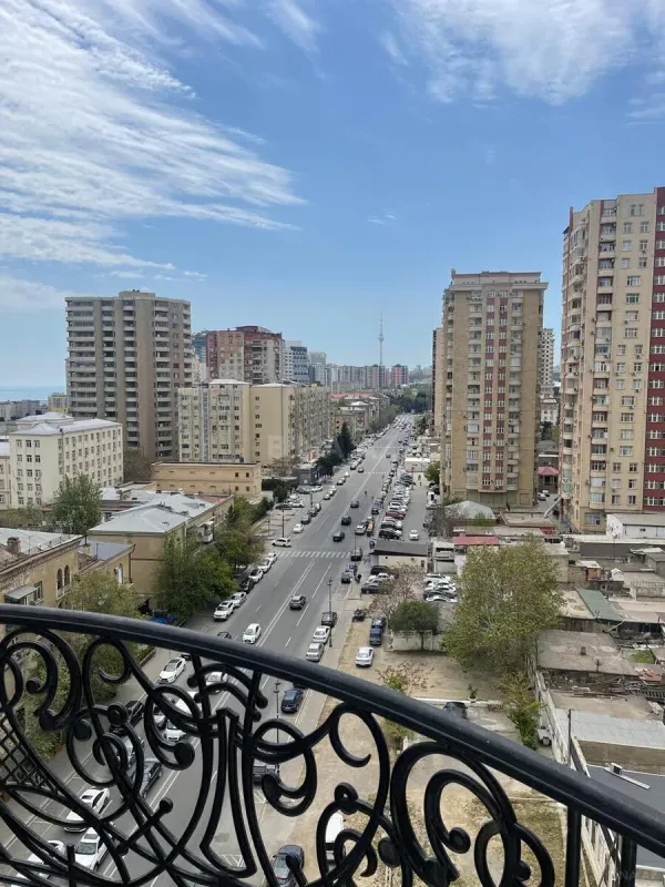 Satılır 5 otaqlı mənzil 322 m²