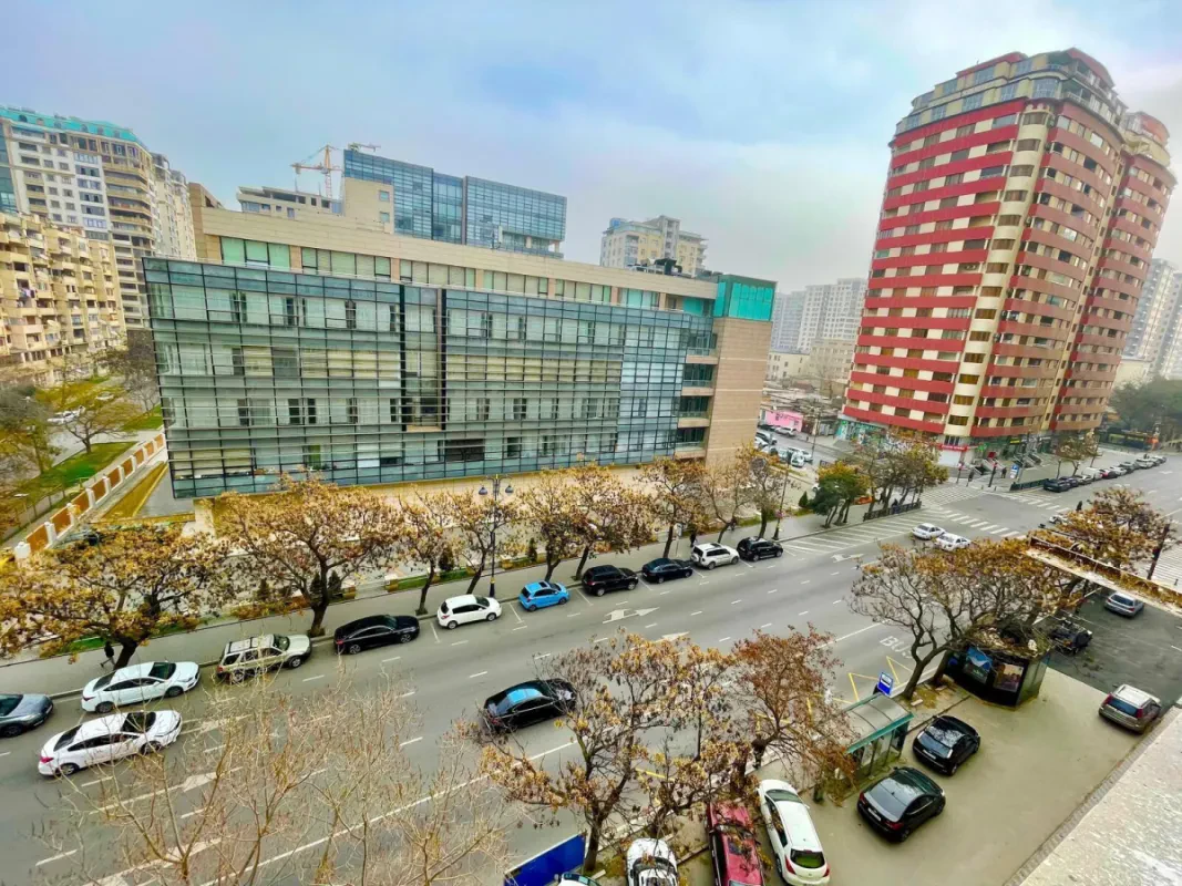 Satılır 3 otaqlı mənzil 110 m²