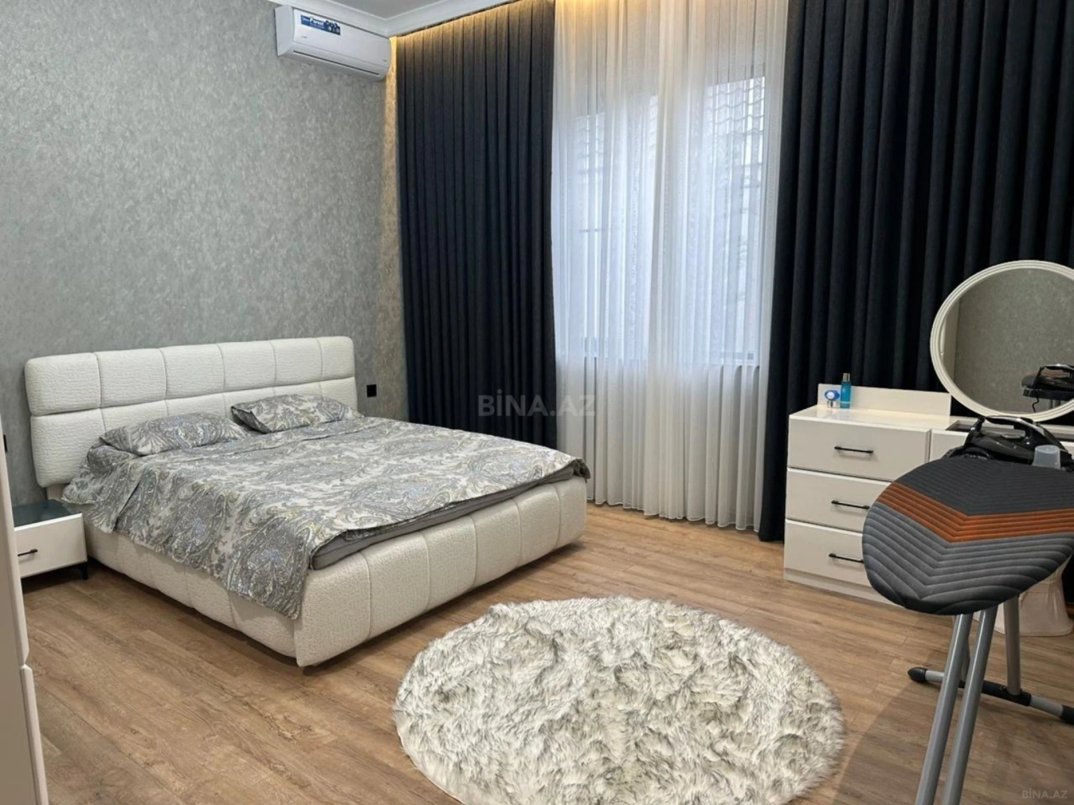 Satılır 5 otaqlı həyət evi 270 m²