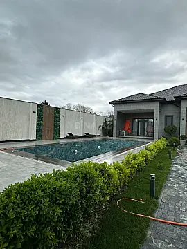 Satılır 5 otaqlı həyət evi 270 m²