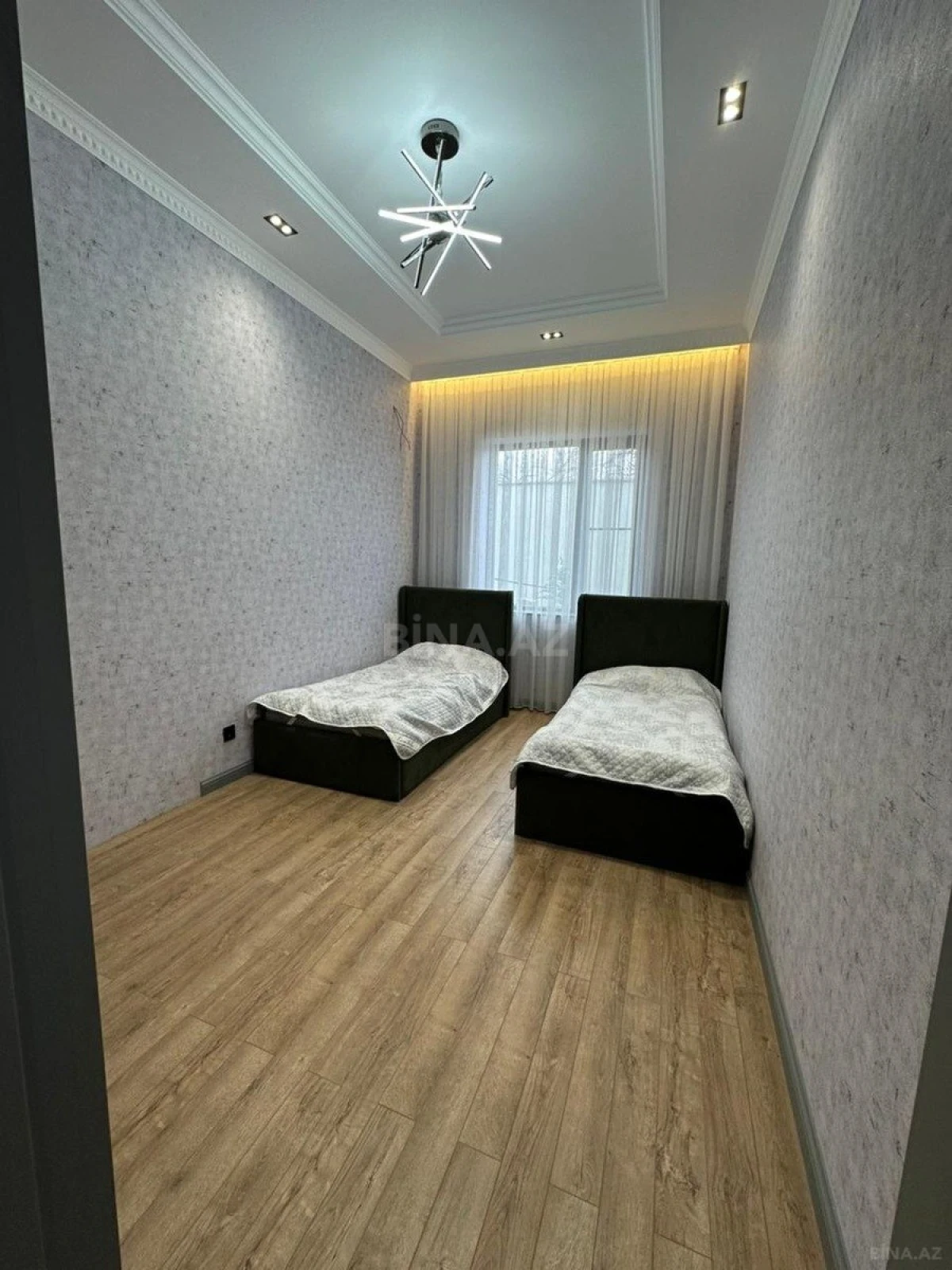 Satılır 5 otaqlı həyət evi 270 m²