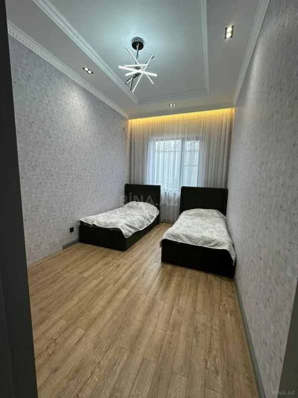 Satılır 5 otaqlı həyət evi 270 m²