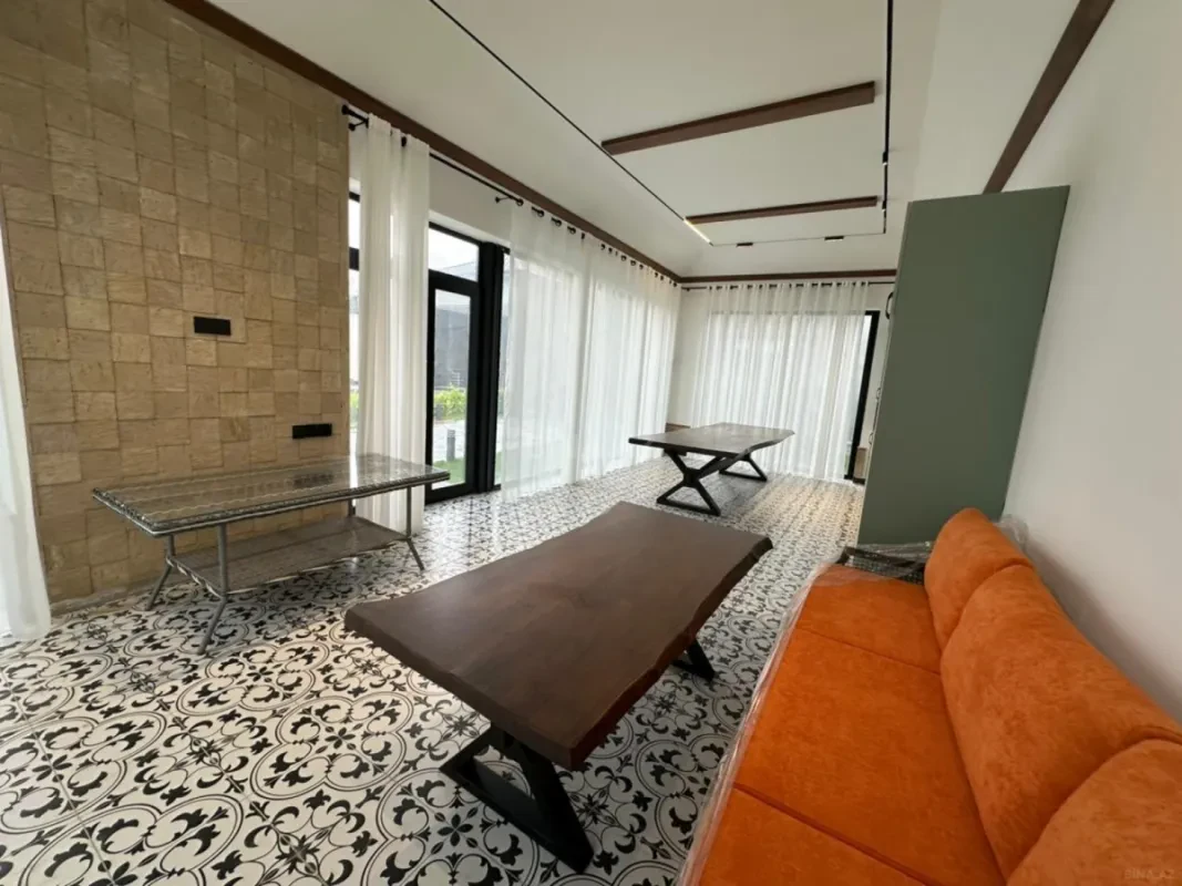 Satılır 5 otaqlı həyət evi 270 m²