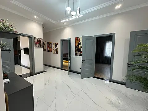 Satılır 5 otaqlı həyət evi 270 m²
