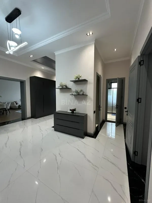 Satılır 5 otaqlı həyət evi 270 m²