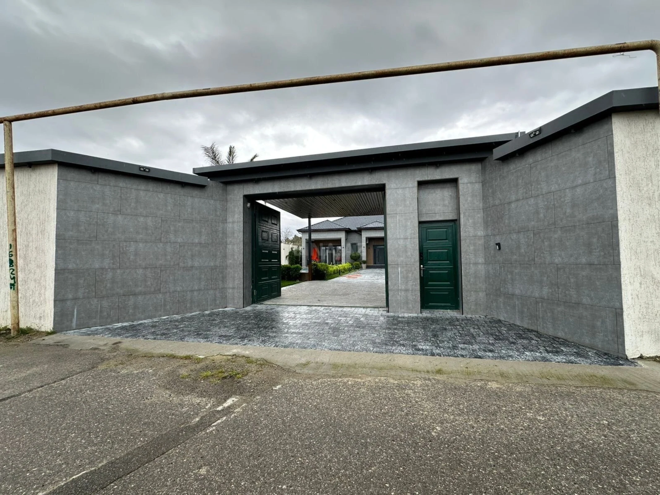 Satılır 5 otaqlı həyət evi 270 m²
