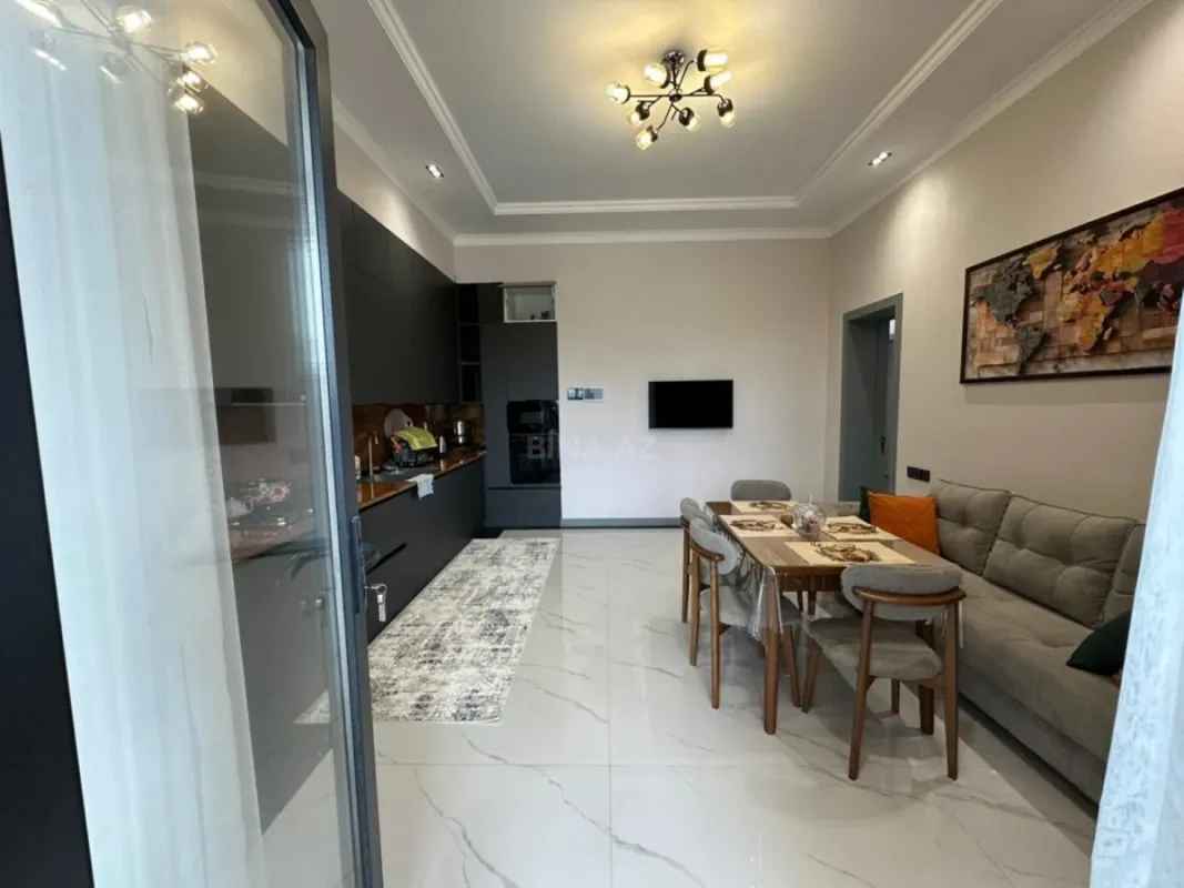 Satılır 5 otaqlı həyət evi 270 m²
