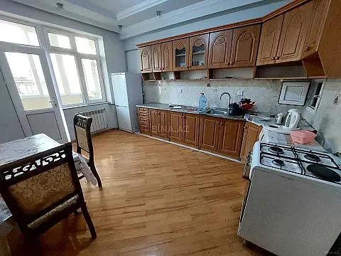 Kirayə verilir 3 otaqlı mənzil 108 m² — Bakı, Həzi Aslanov qəs. 3 otaq 108.00 m²