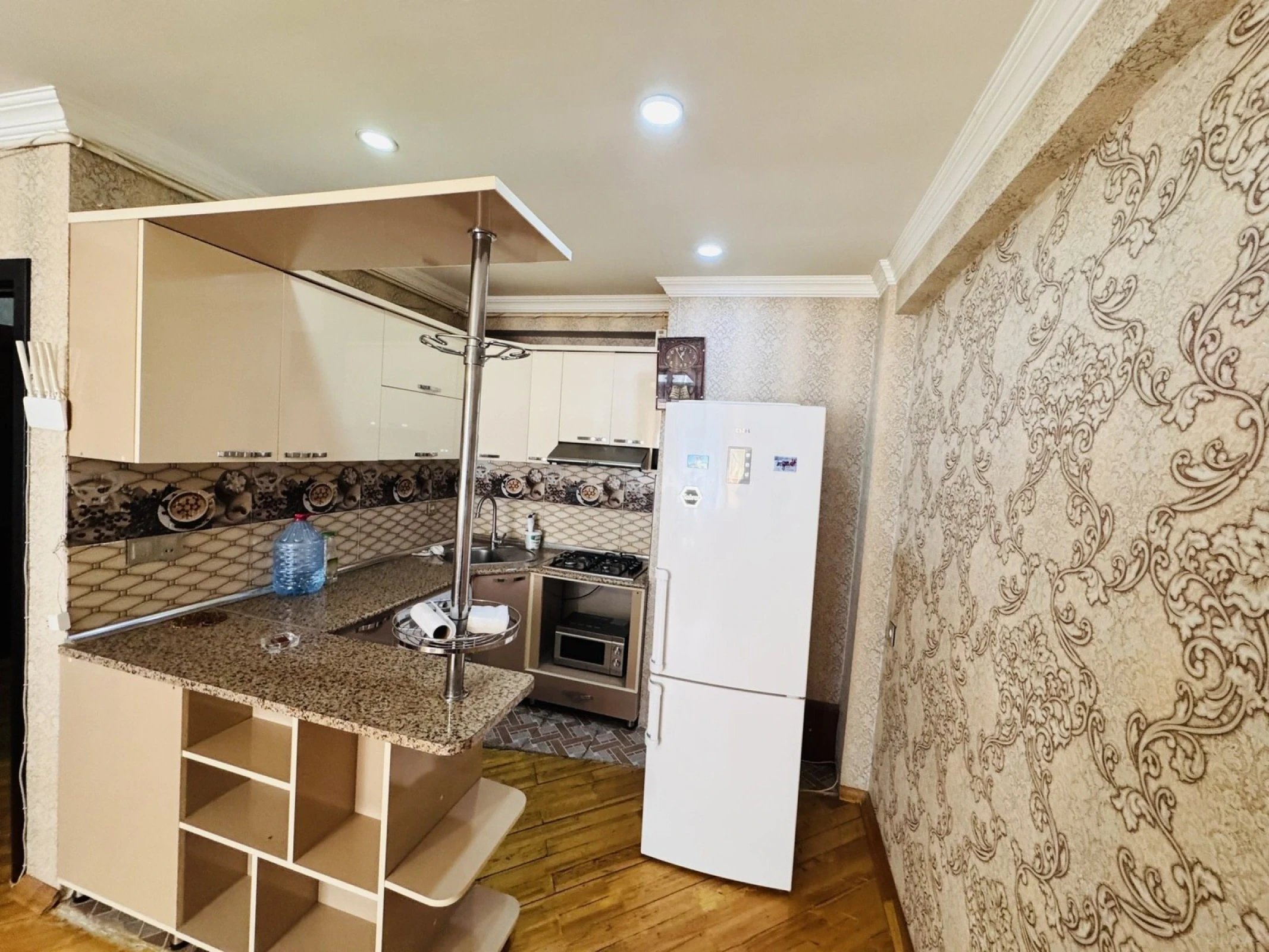 Kirayə verilir 2 otaqlı mənzil 60 m²